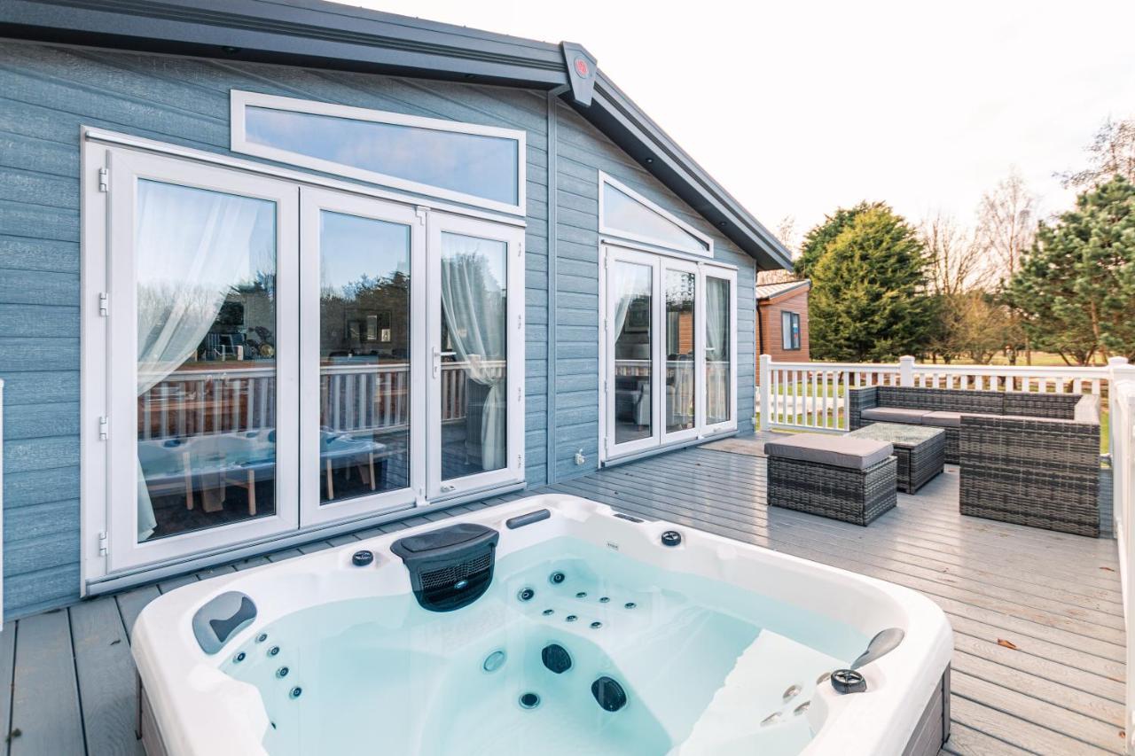 Sutton Lodge With Hot Tub 约克 外观 照片